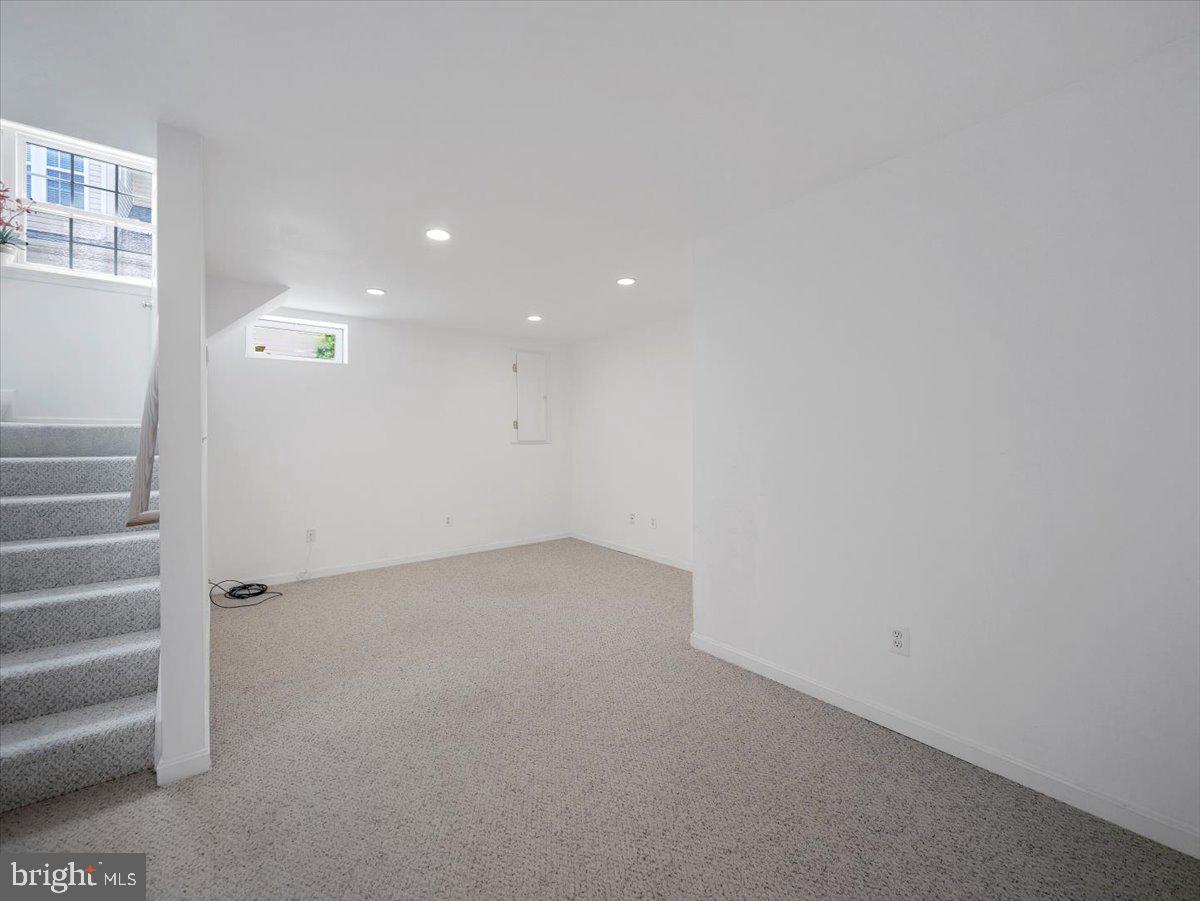 1721 DEARBOUGHT DRIVE