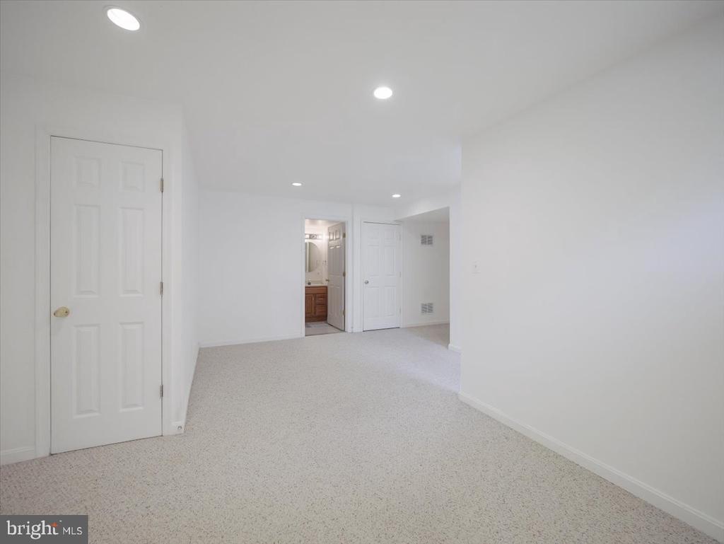 1721 DEARBOUGHT DRIVE