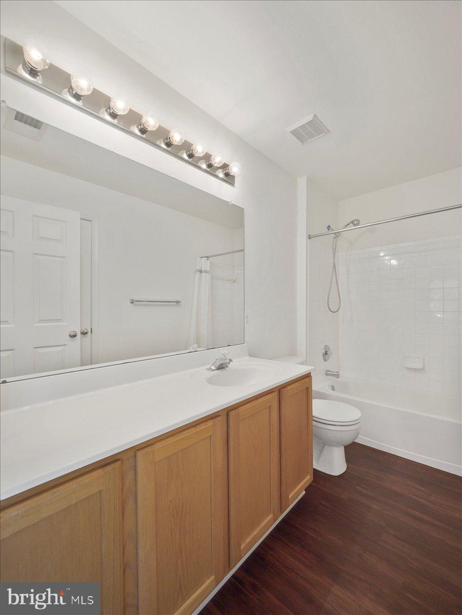 1721 DEARBOUGHT DRIVE