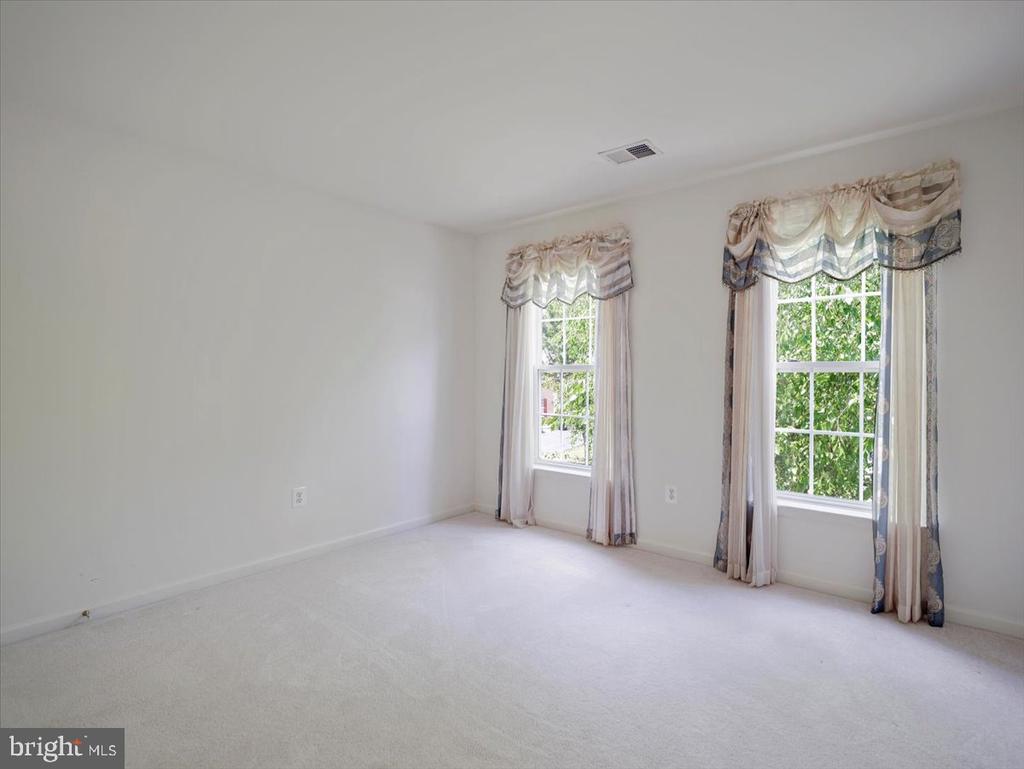 1721 DEARBOUGHT DRIVE