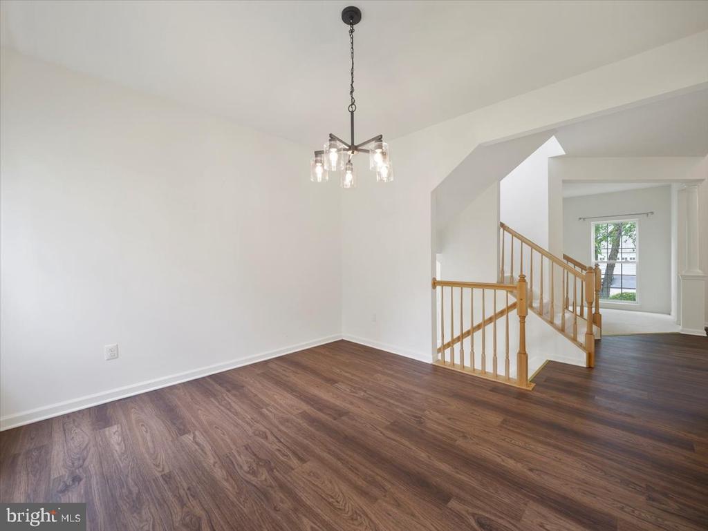 1721 DEARBOUGHT DRIVE