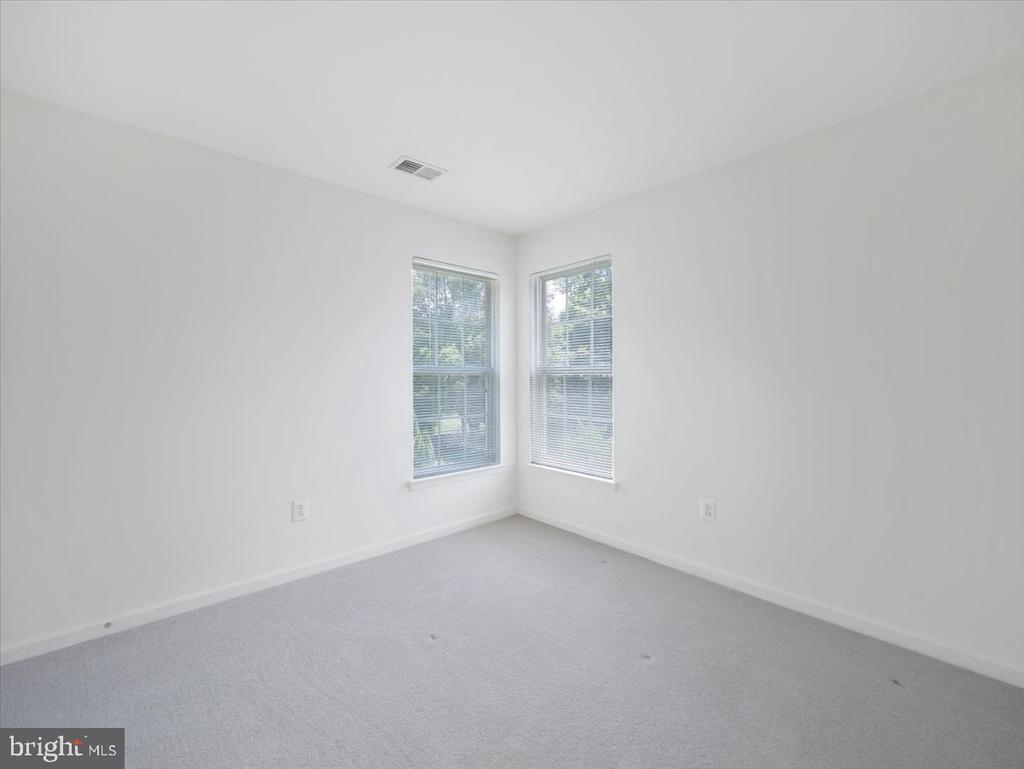 1721 DEARBOUGHT DRIVE