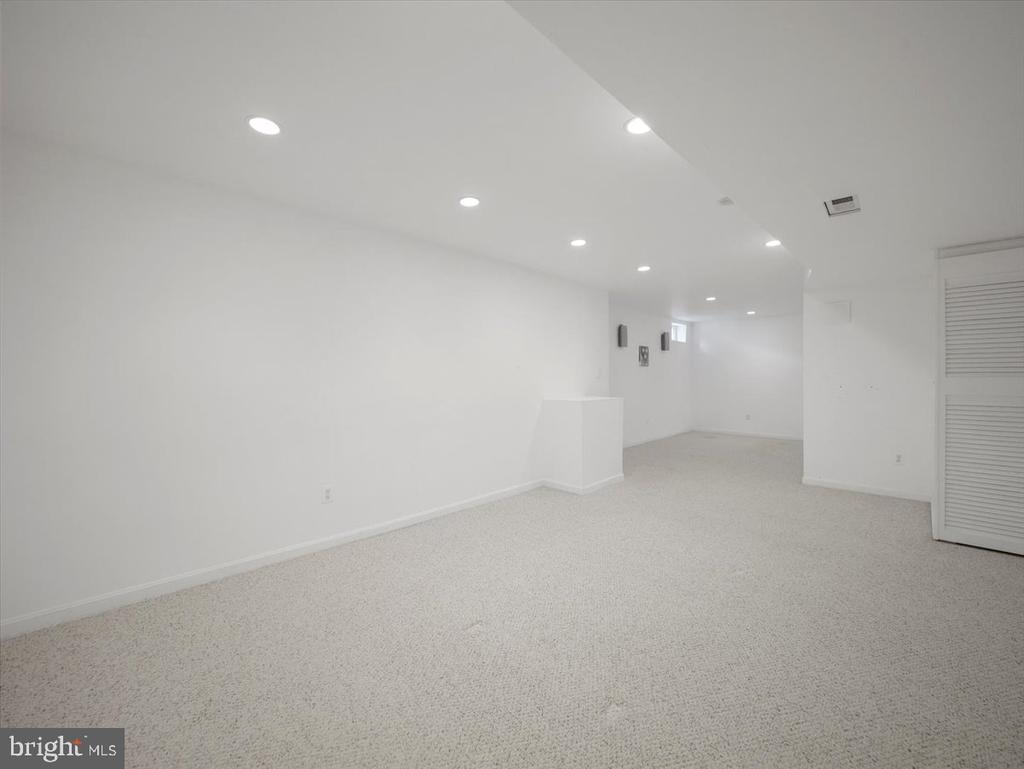 1721 DEARBOUGHT DRIVE
