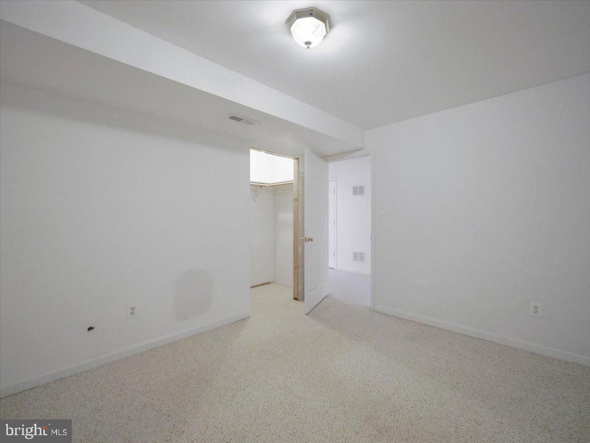 1721 DEARBOUGHT DRIVE