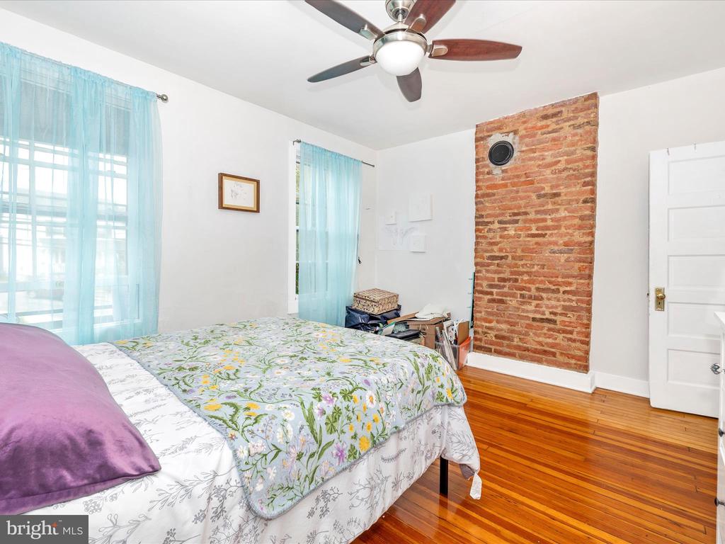 44 S Bentz St S