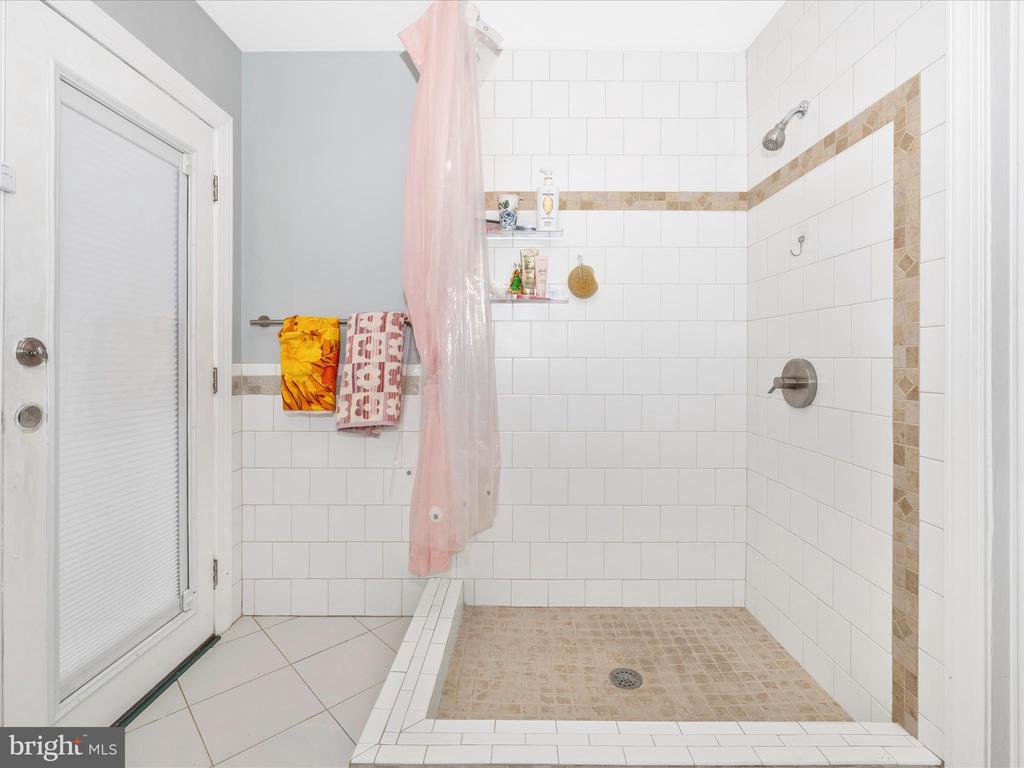 44 S Bentz St S