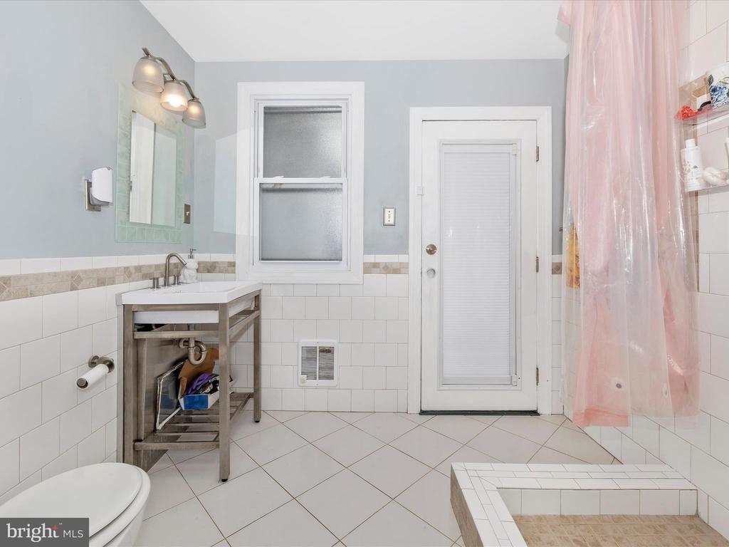 44 S Bentz St S