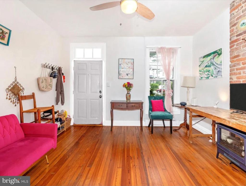 44 S Bentz St S