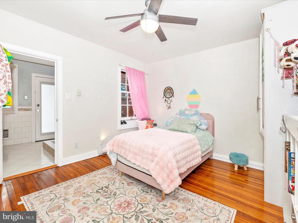 44 S Bentz St S
