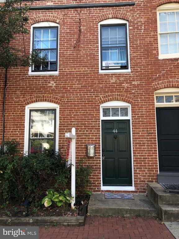 44 S Bentz St S