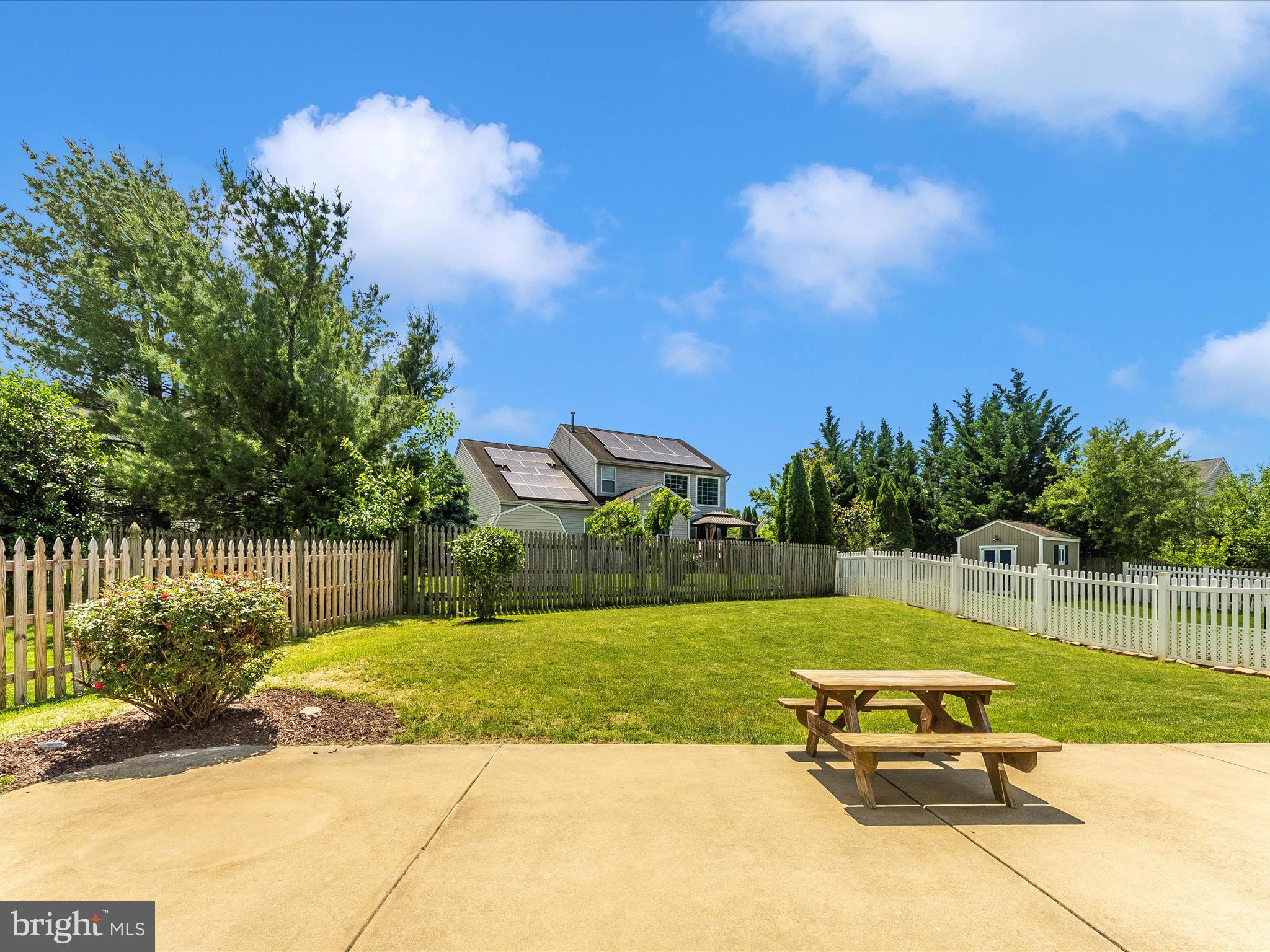 106 BEDROCK DR