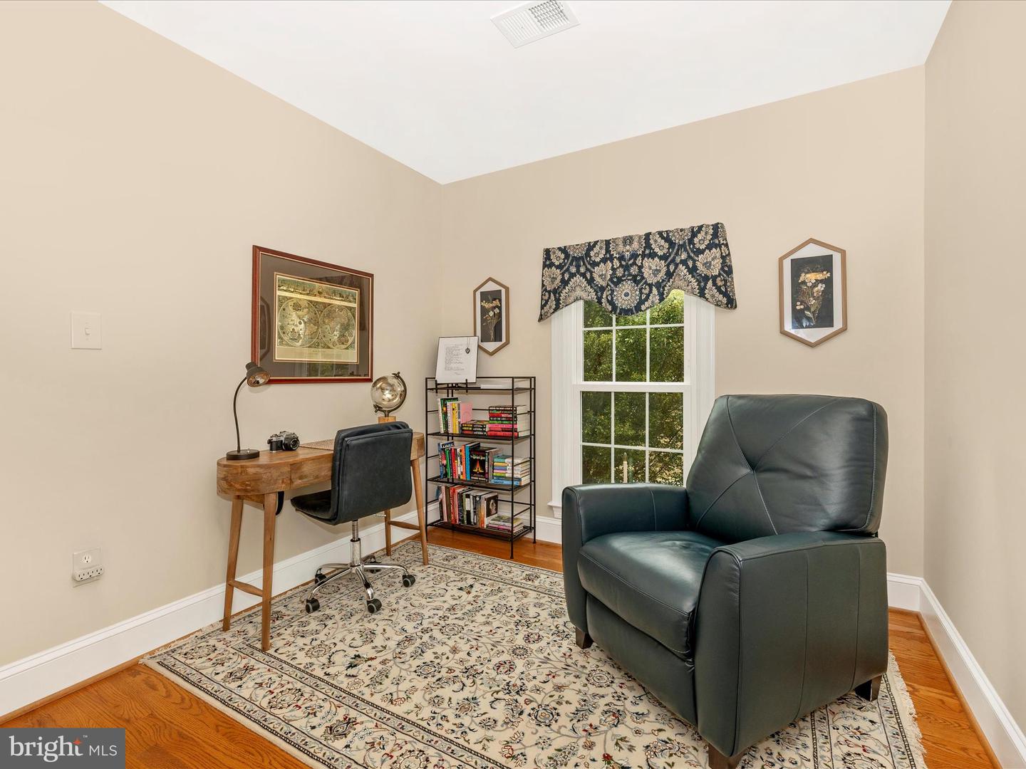 9705 Woodfield Ct