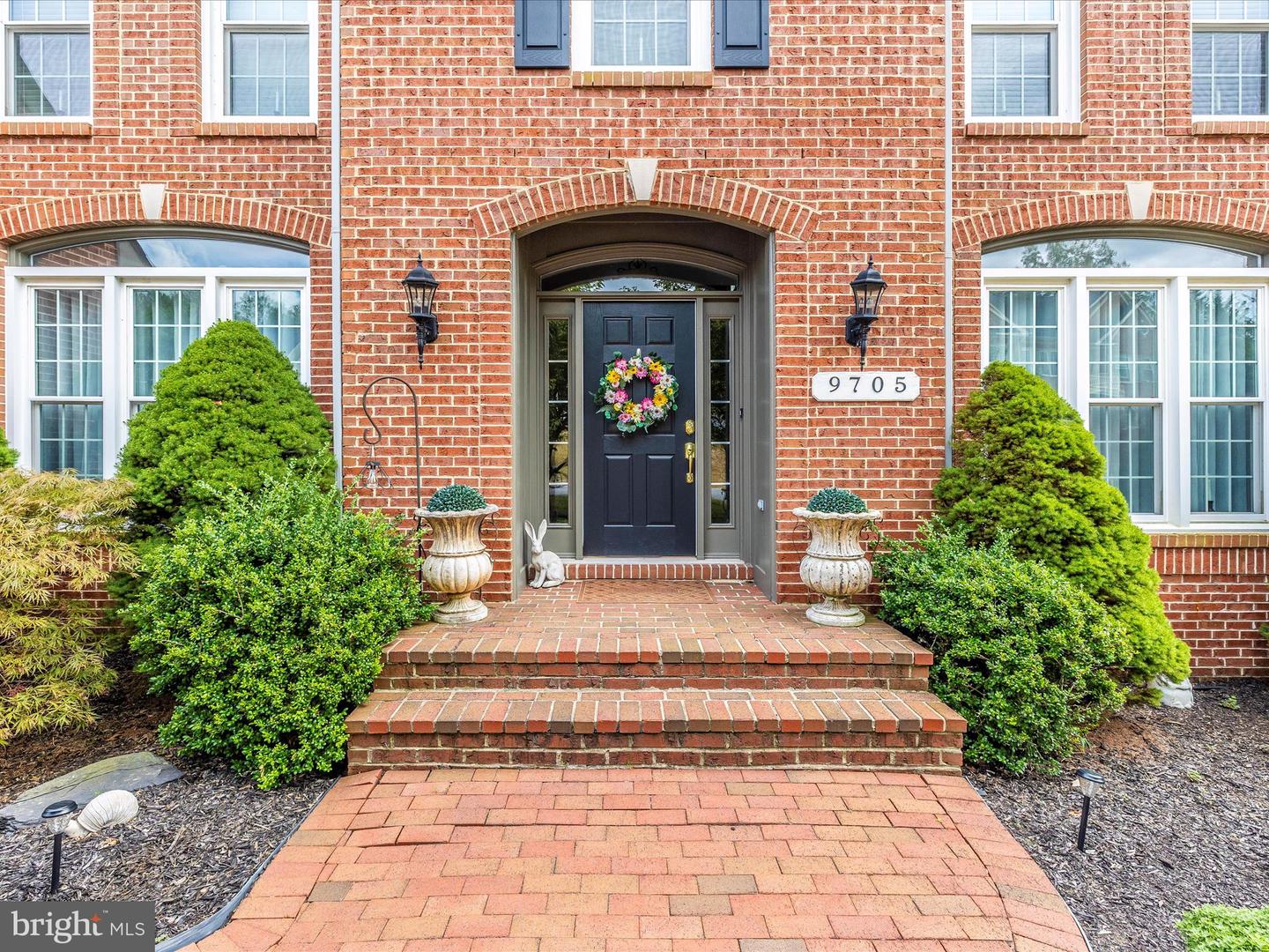 9705 Woodfield Ct