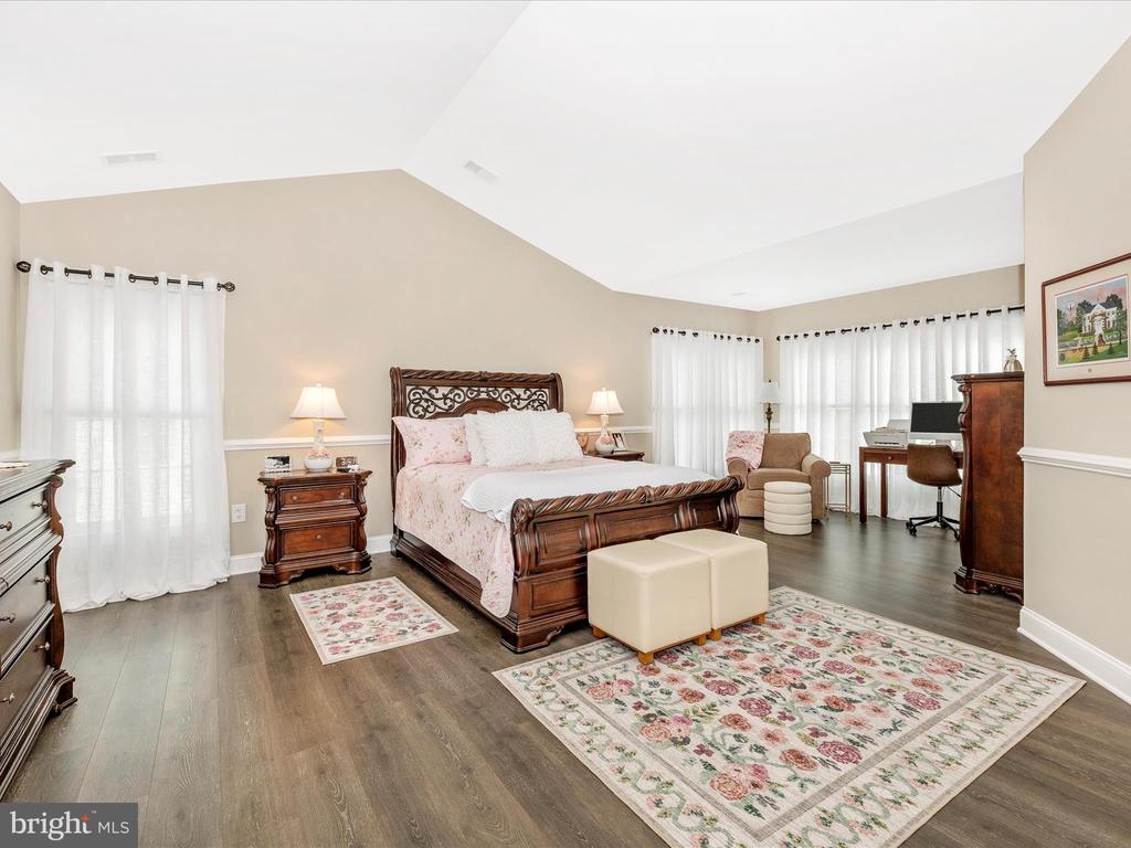 9705 Woodfield Ct