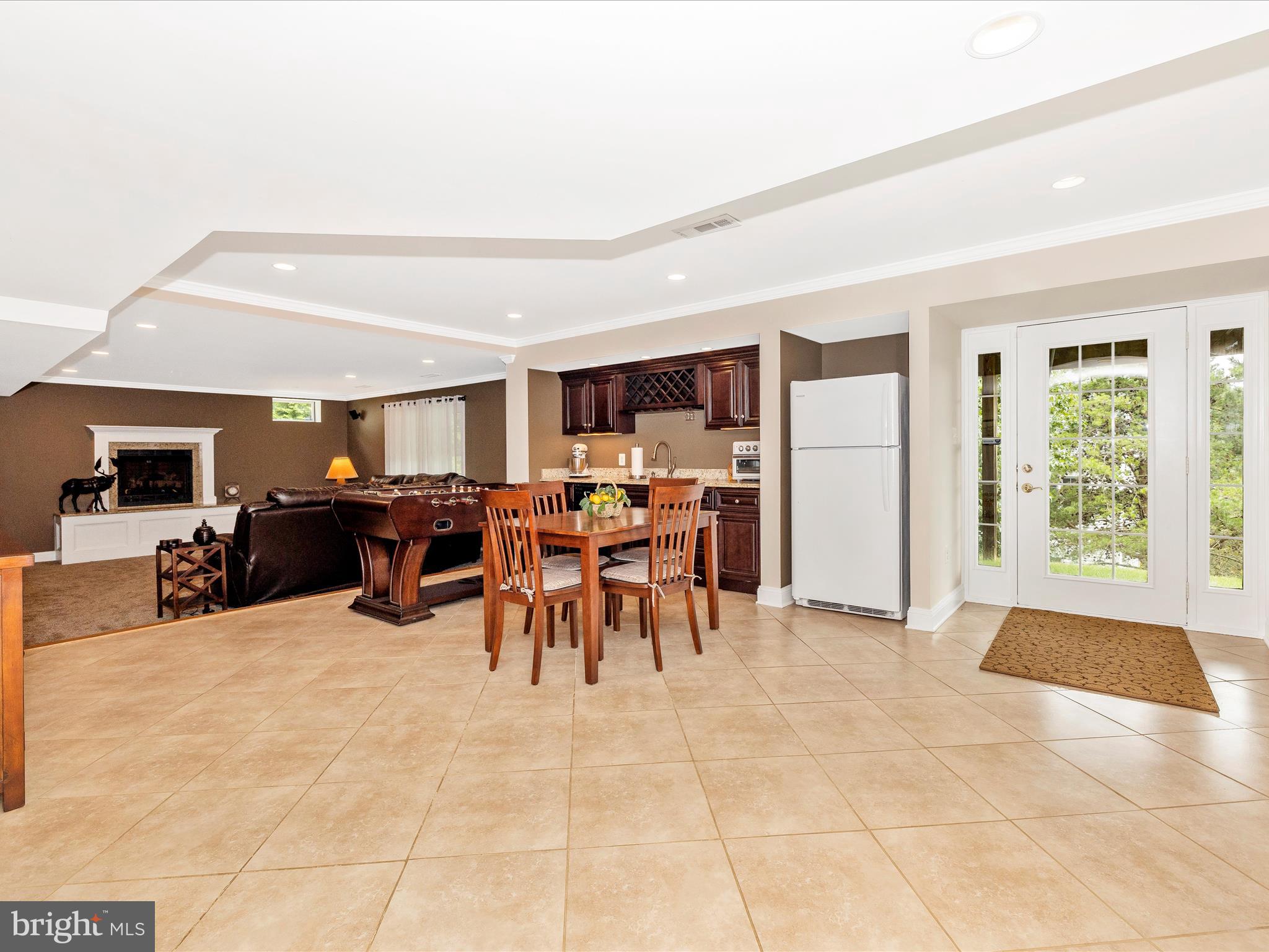 9705 Woodfield Ct