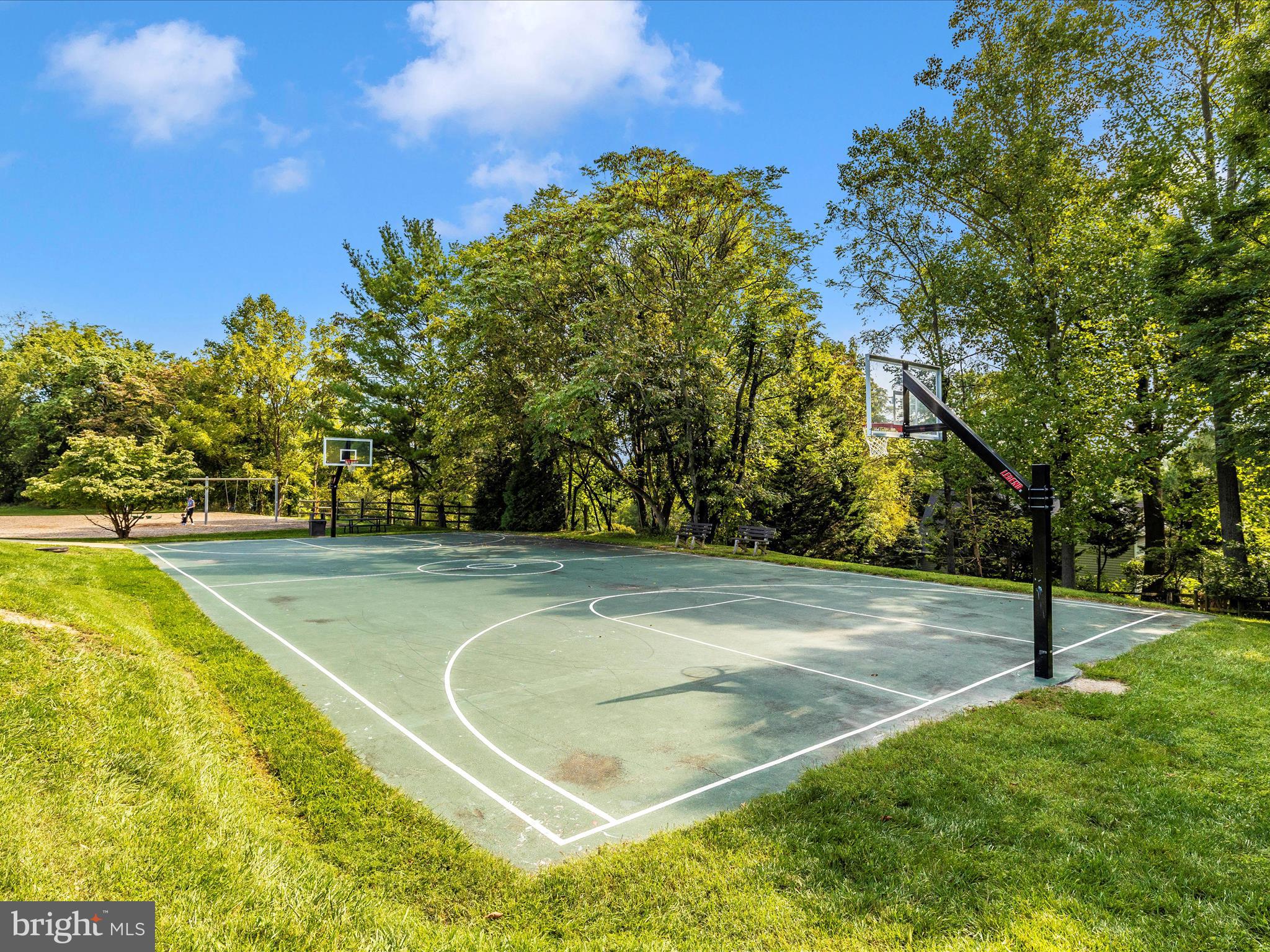 9705 Woodfield Ct