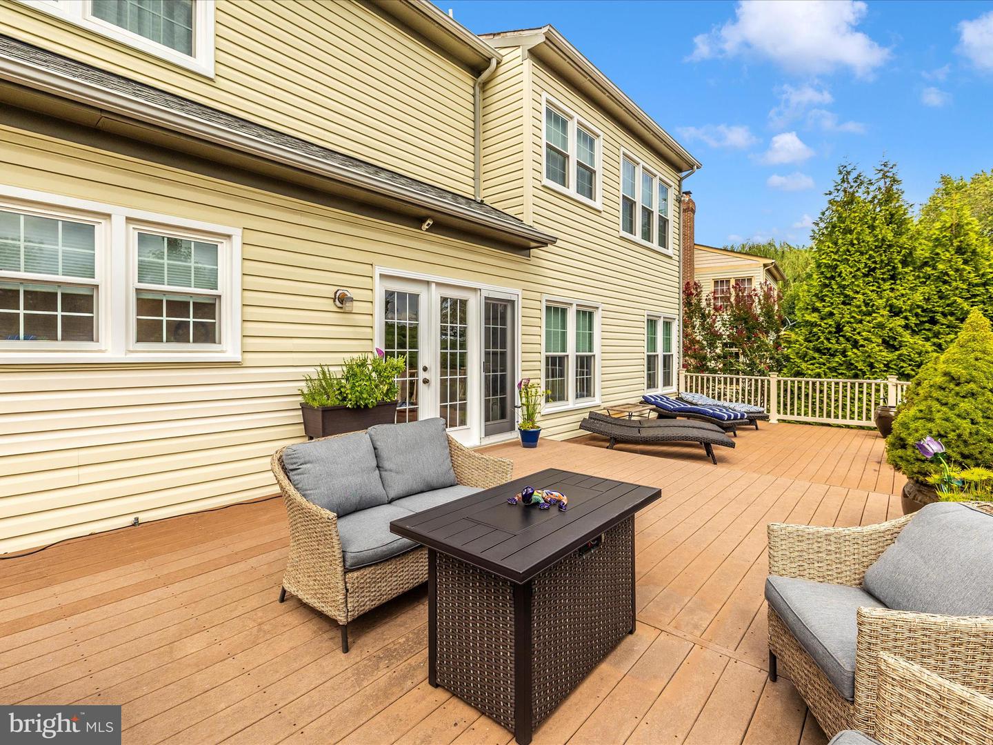 9705 Woodfield Ct