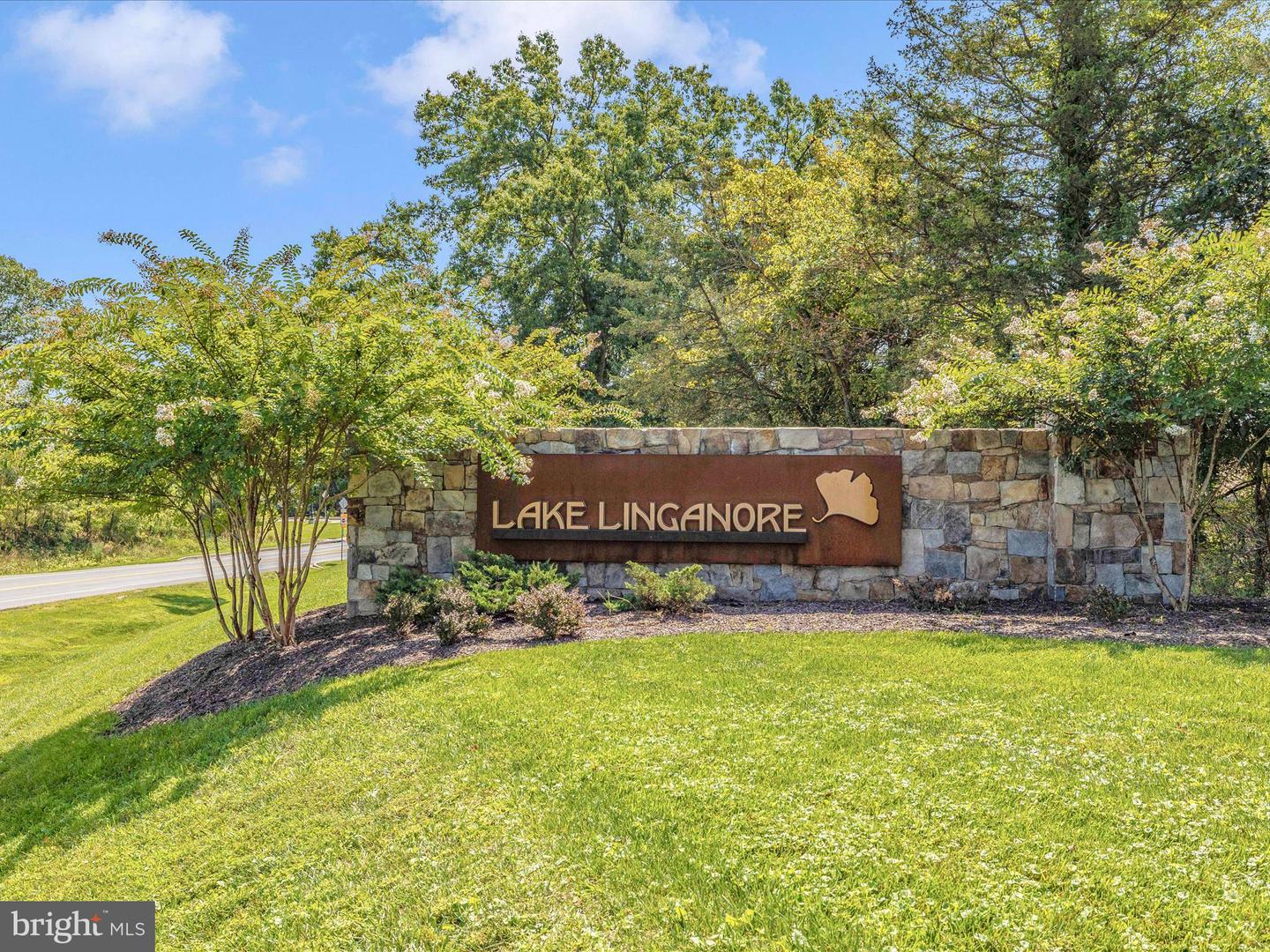 9705 Woodfield Ct