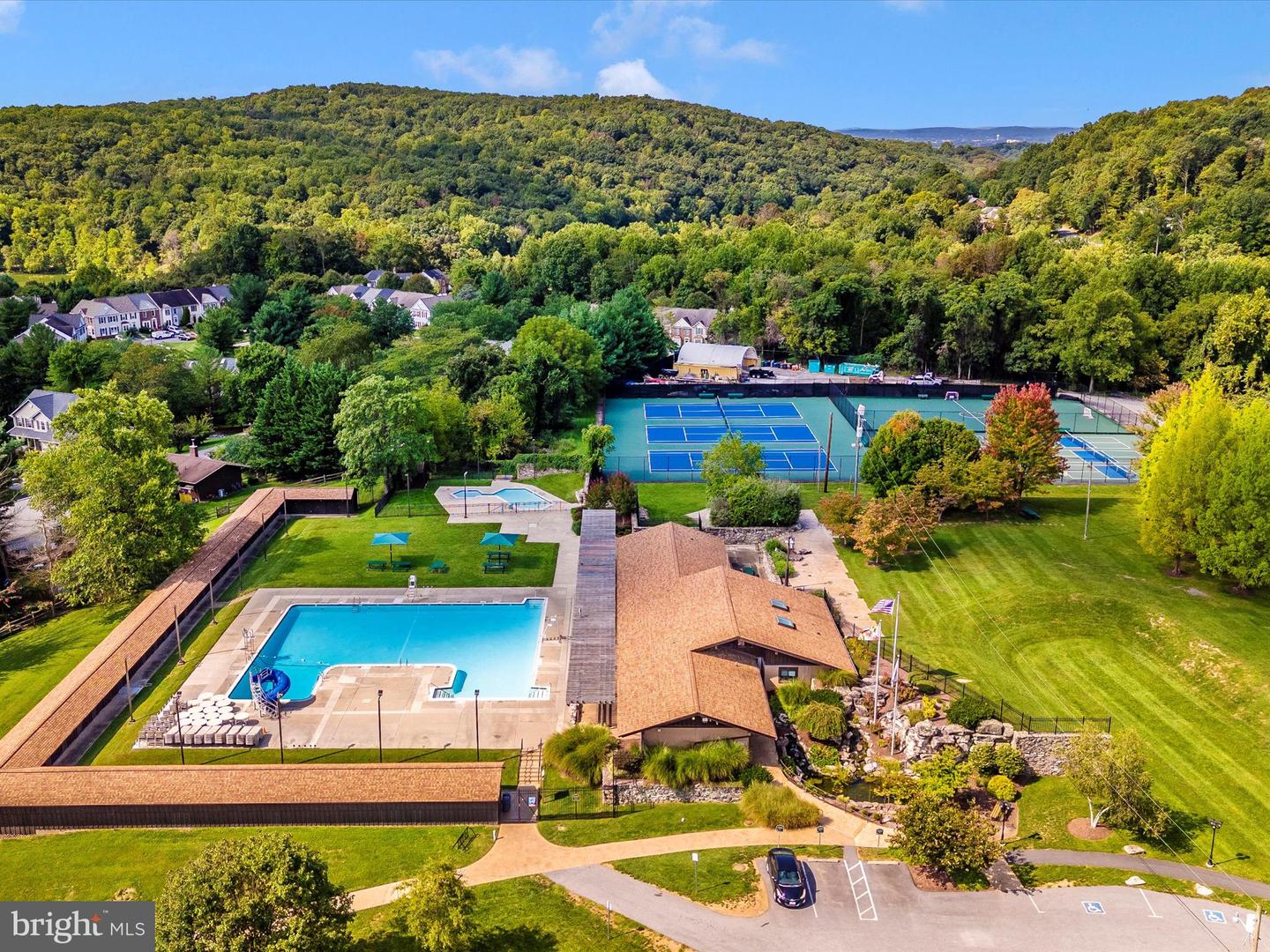 9705 Woodfield Ct
