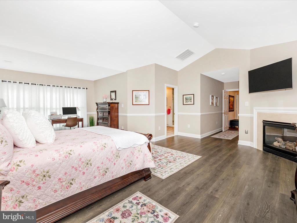 9705 Woodfield Ct