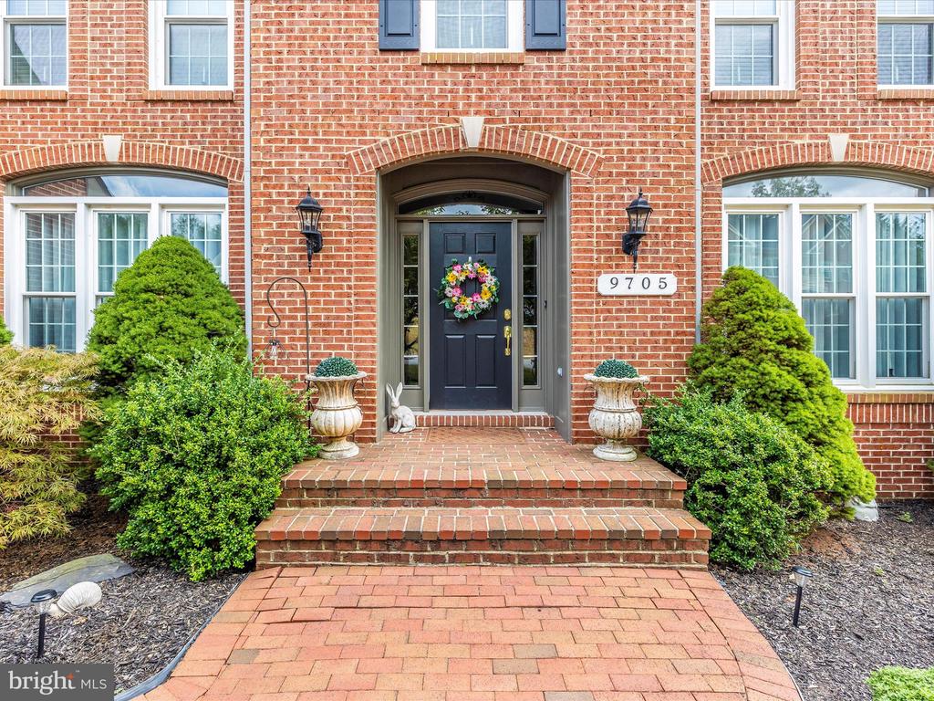 9705 Woodfield Ct