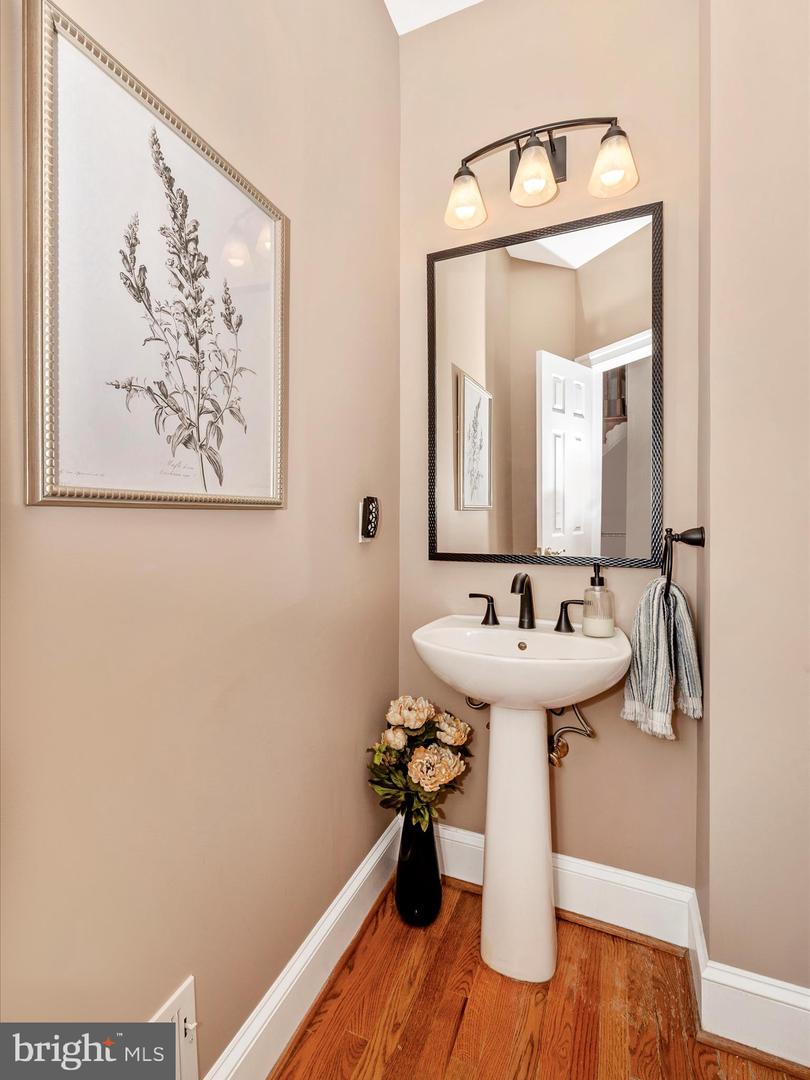 9705 Woodfield Ct
