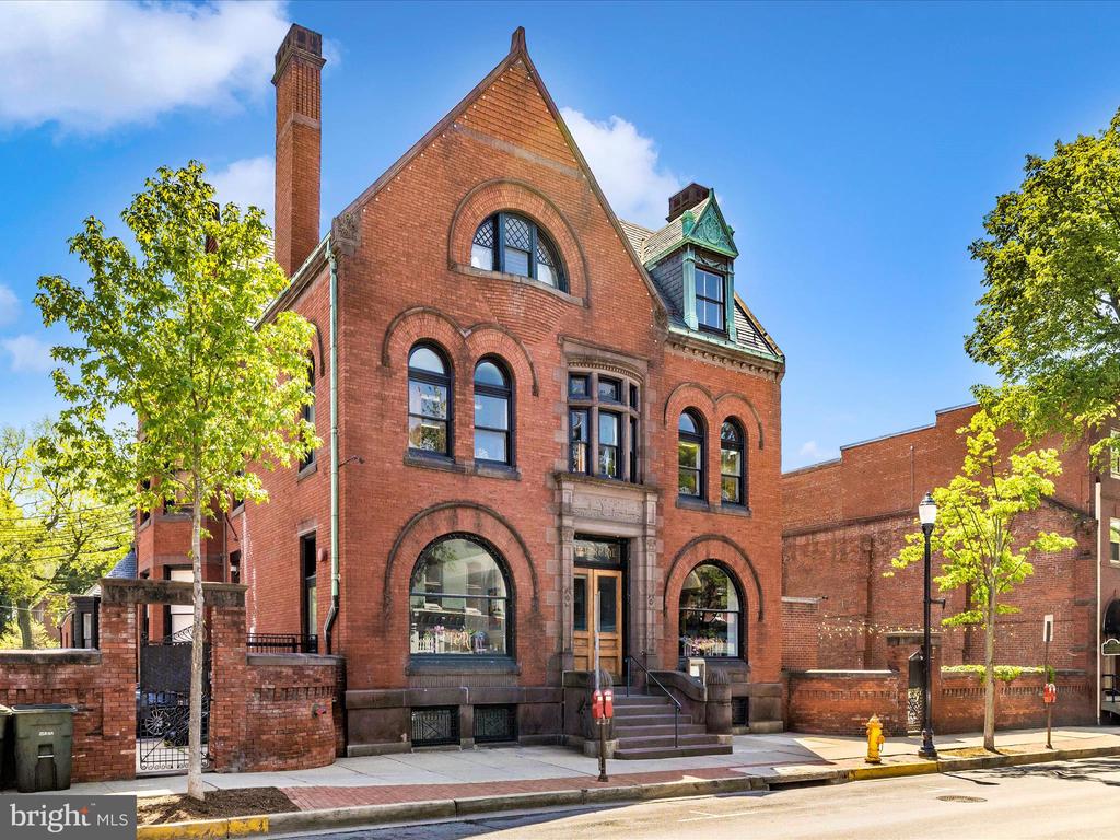21 Frederick Ave