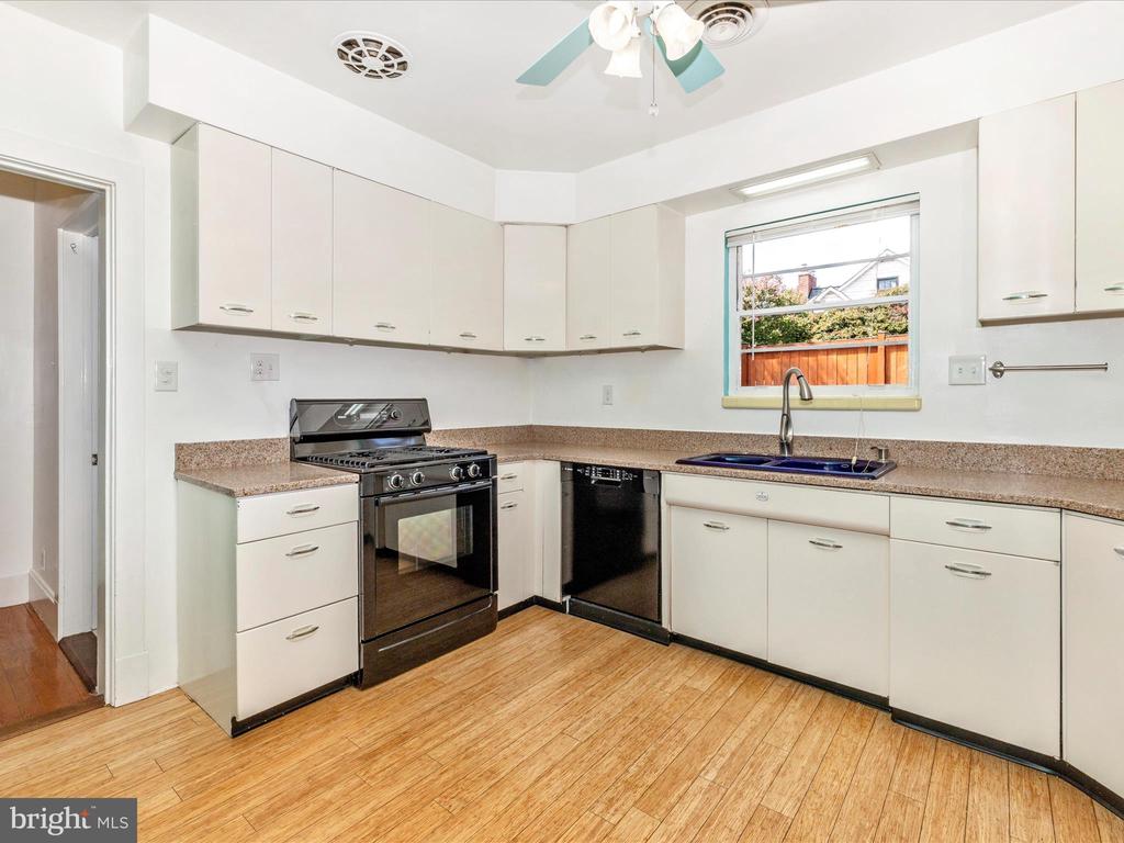 21 Frederick Ave