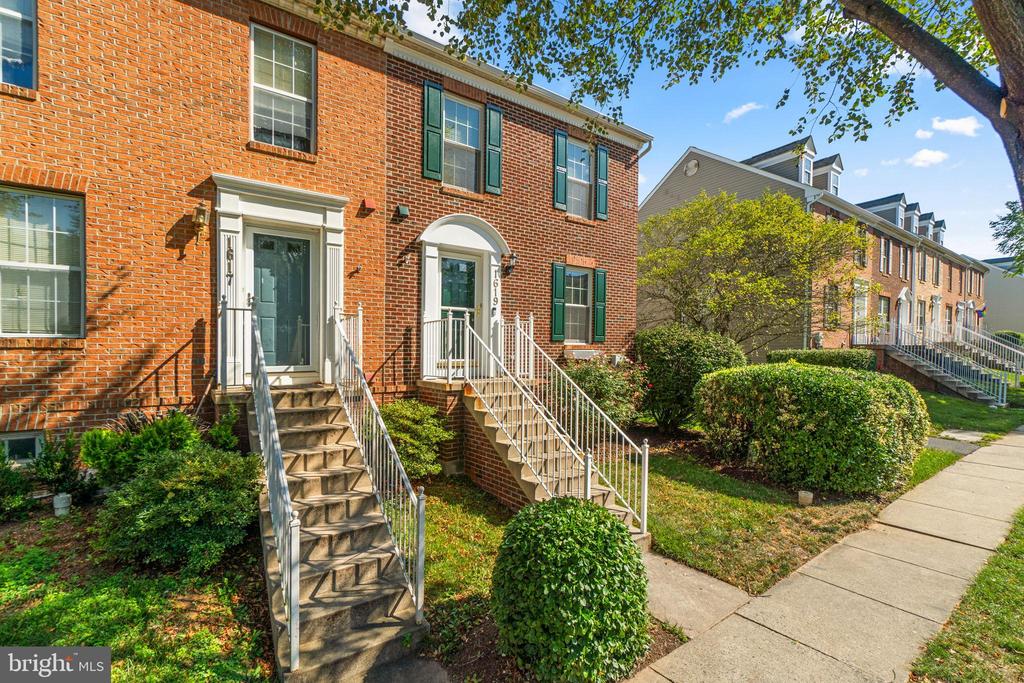 1619 COOPERS WAY