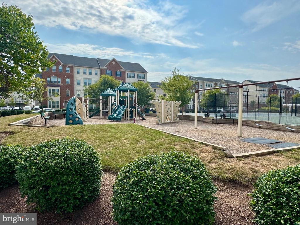 5964 FORUM SQUARE