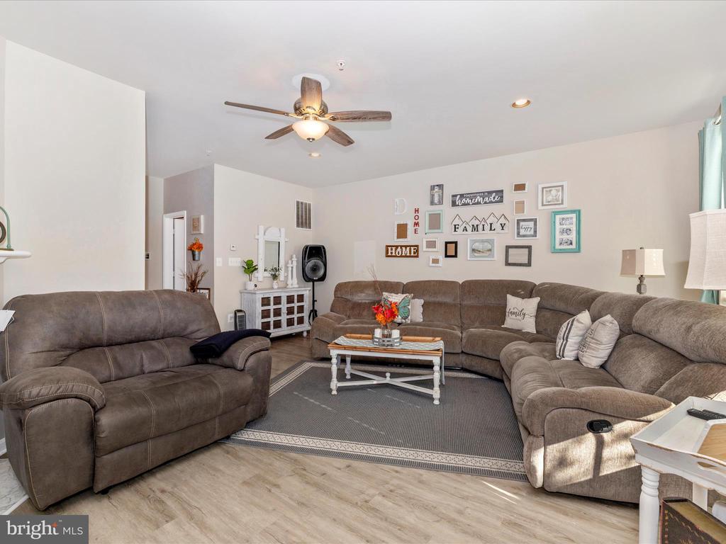 1003 LAVENPORT WAY