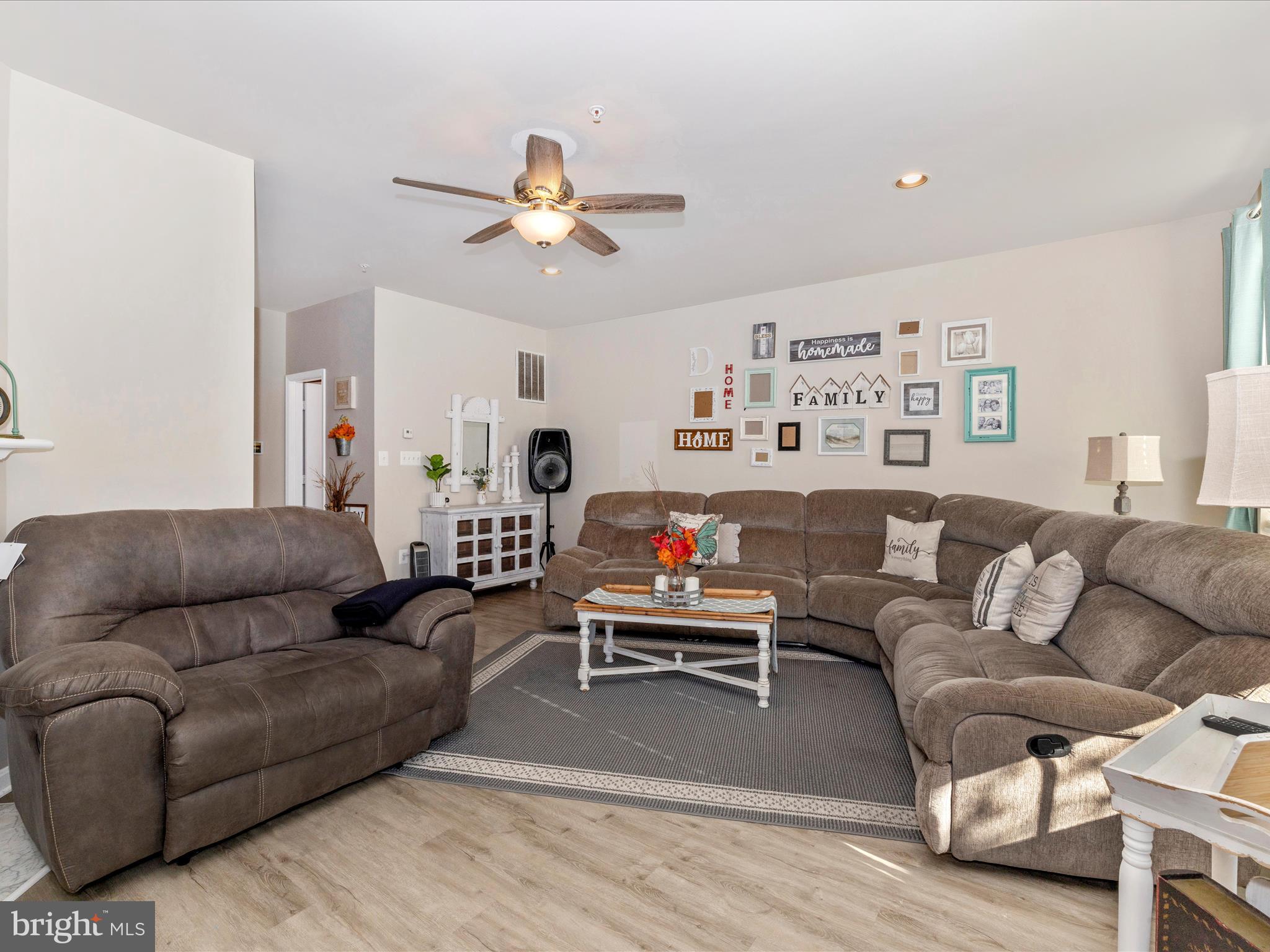 1003 LAVENPORT WAY