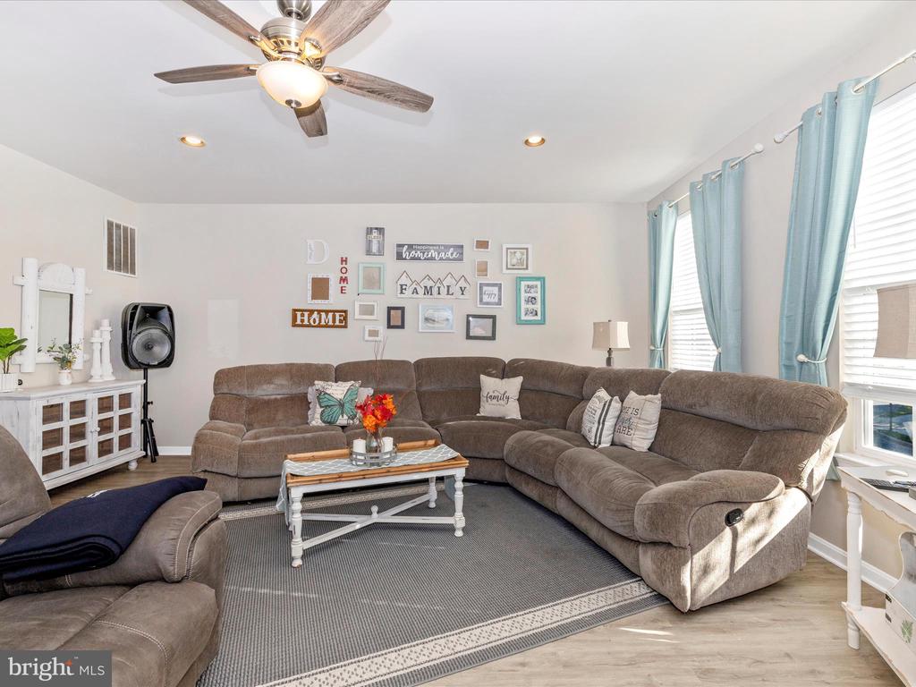 1003 LAVENPORT WAY