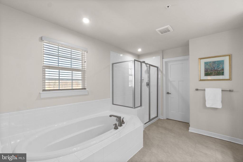 5245 RED MAPLE DRIVE