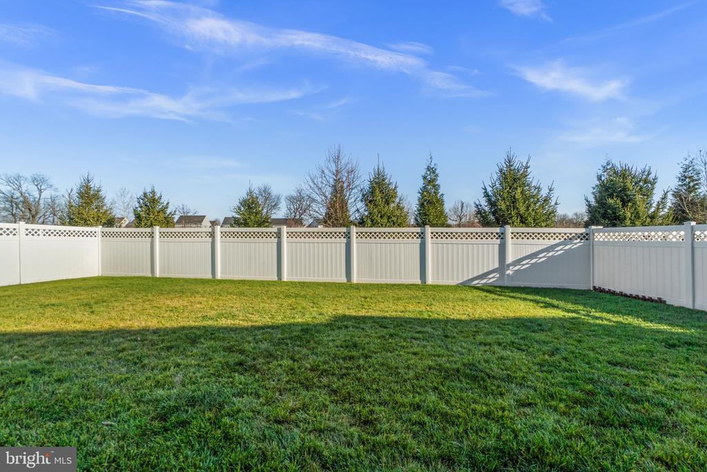 5245 RED MAPLE DRIVE