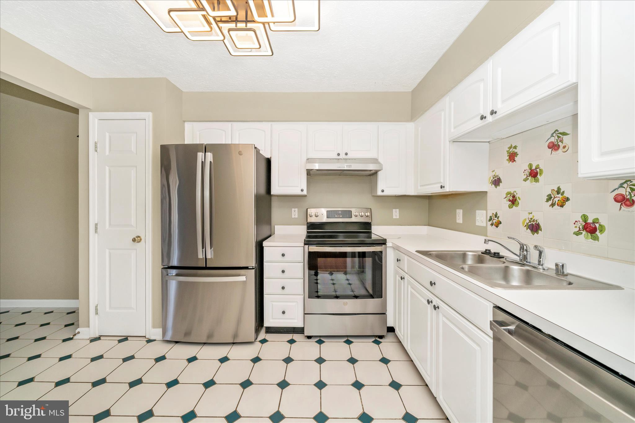 1810 SEBASTIAN BOULEVARD