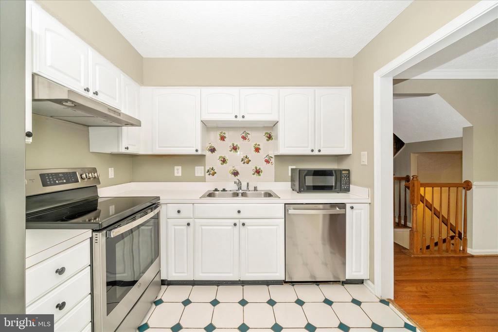1810 SEBASTIAN BOULEVARD