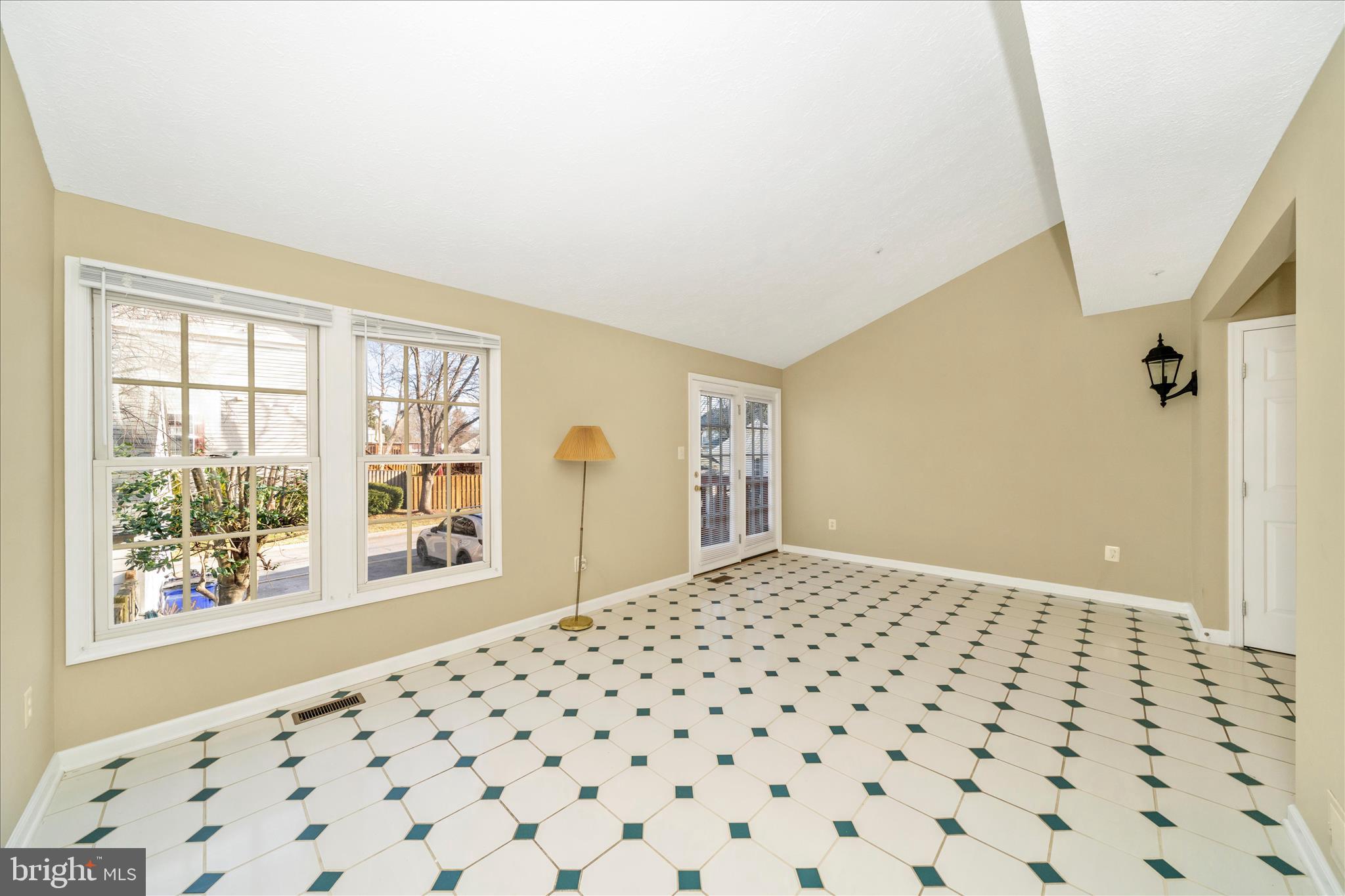 1810 SEBASTIAN BOULEVARD