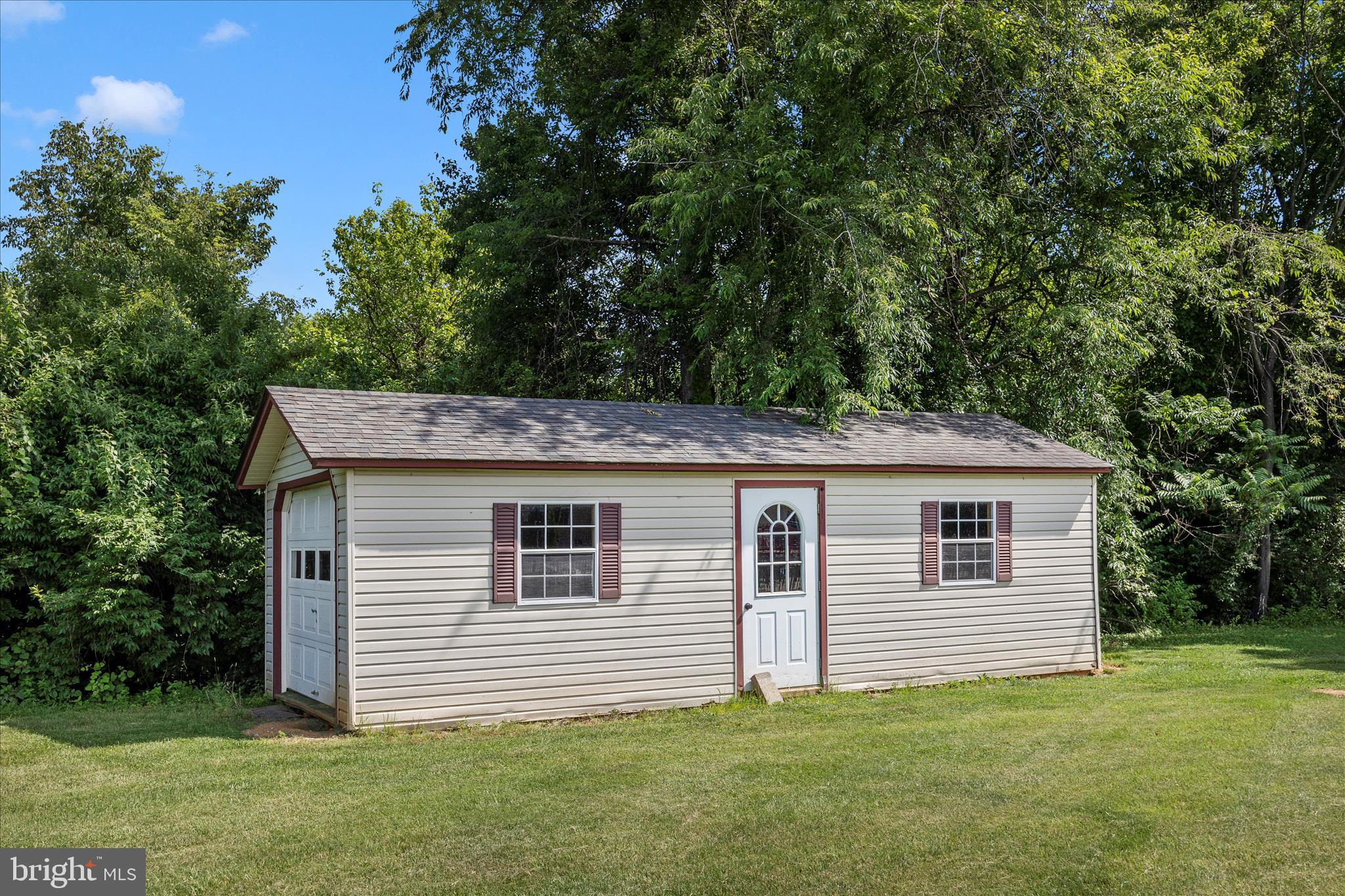 3810 ROUNDTREE ROAD