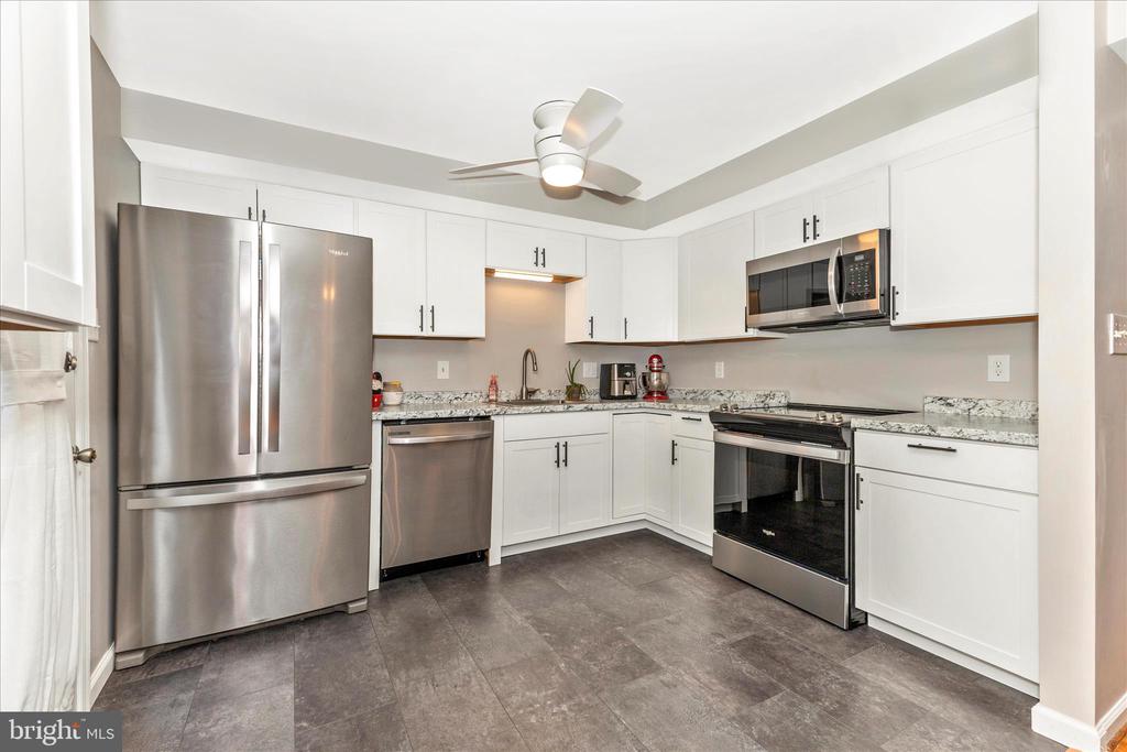 8204 RED WING COURT