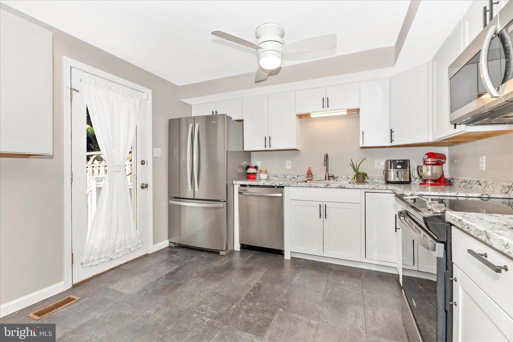8204 RED WING COURT