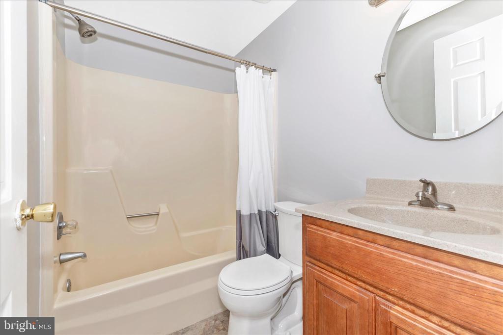 8204 RED WING COURT