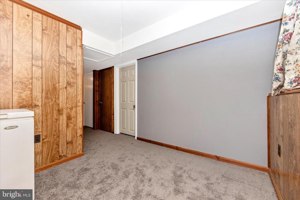 274 LONGFORD DRIVE