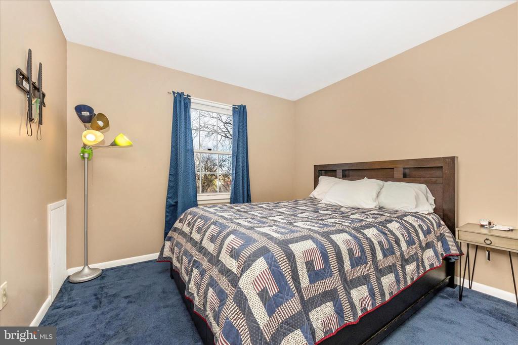 274 LONGFORD DRIVE