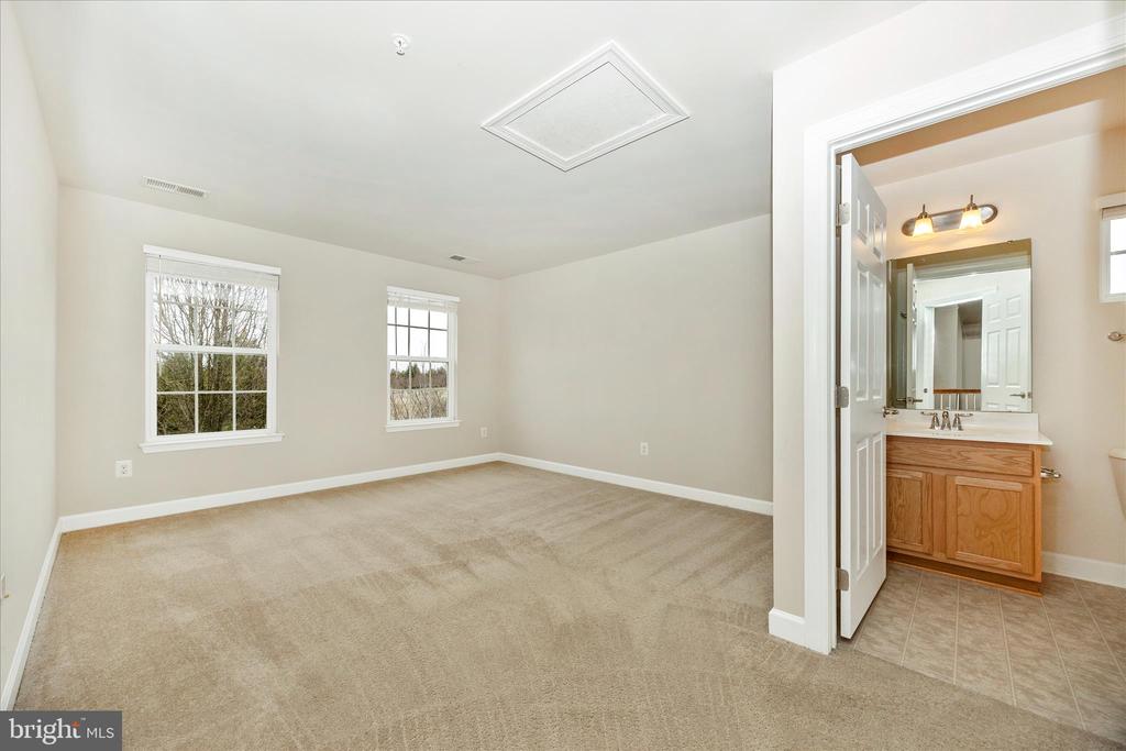 118 SUNLIGHT COURT