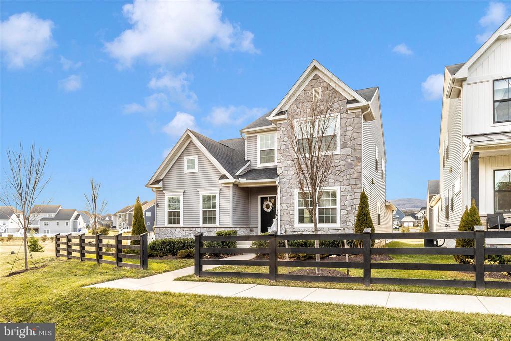 1600 HOBBLE TRAIL
