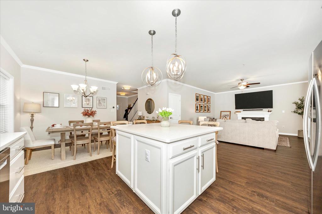 1600 HOBBLE TRAIL