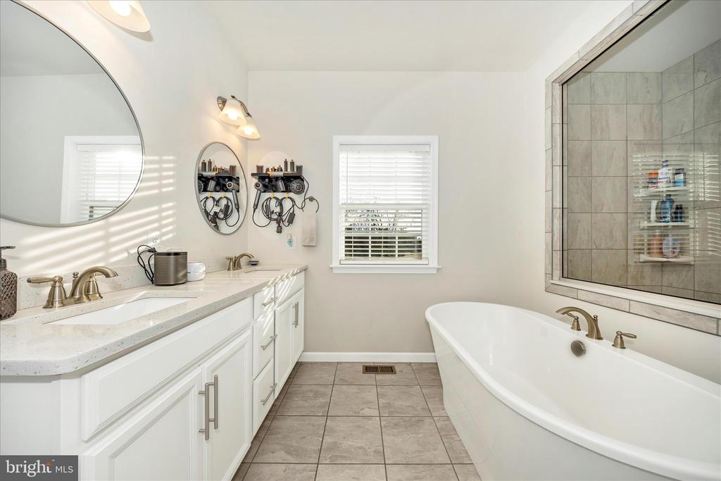 1600 HOBBLE TRAIL