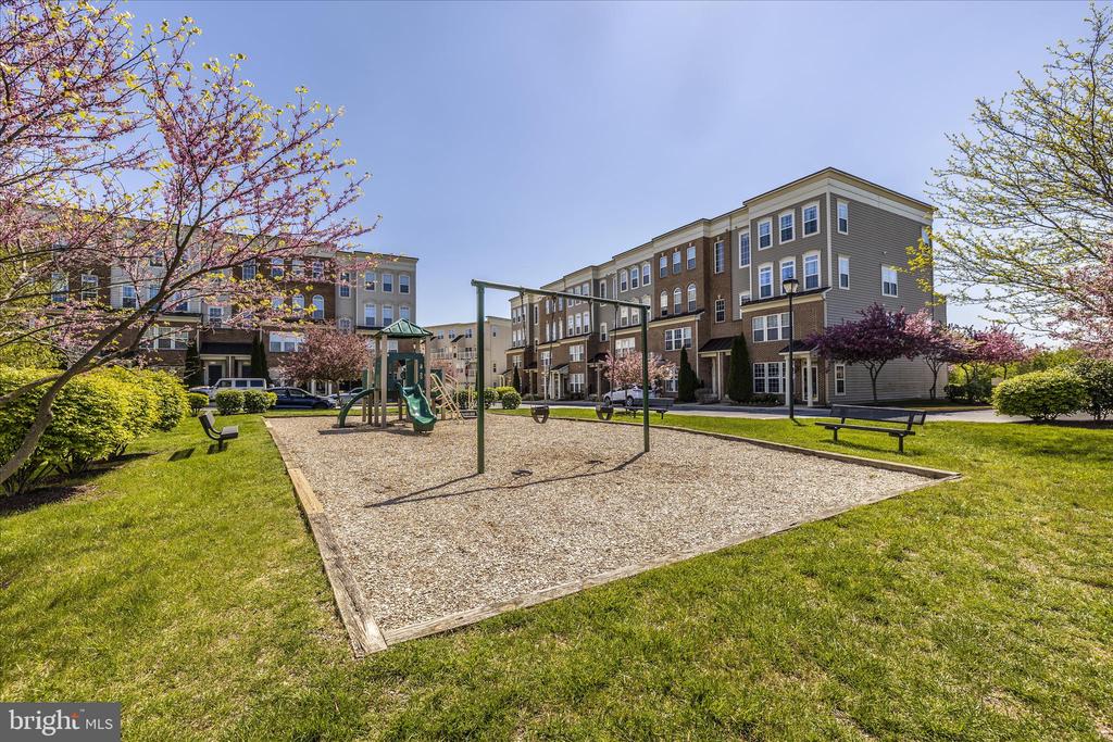 1788 POOLSIDE WAY A 21-A