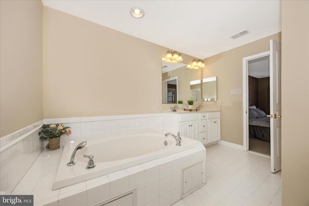 1788 POOLSIDE WAY A 21-A